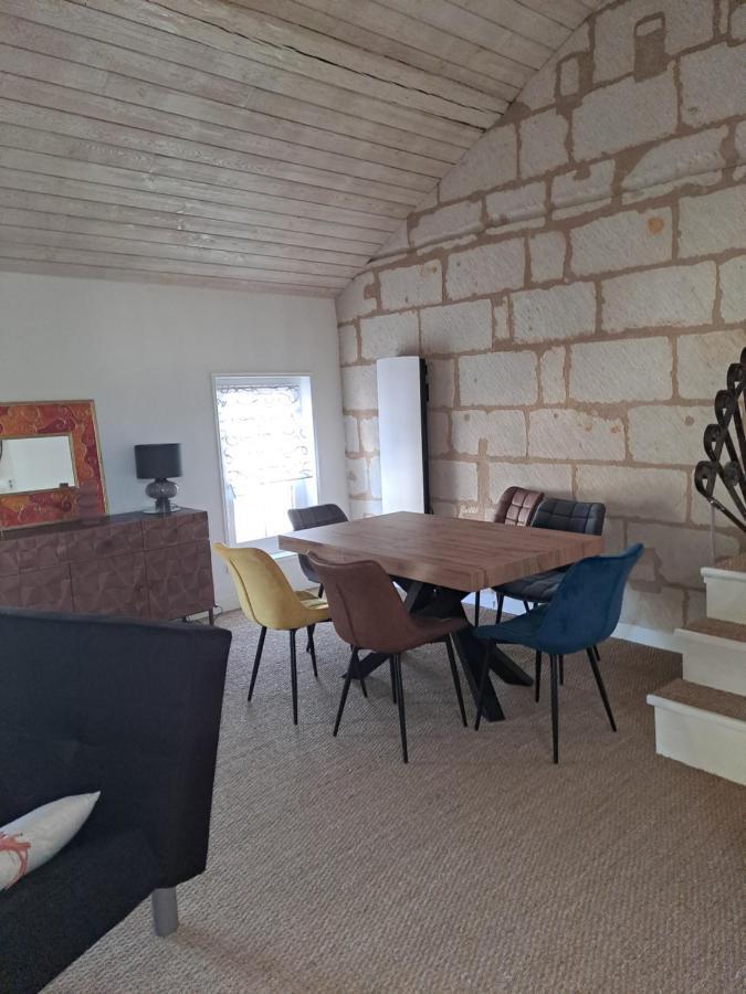 Atypique Saumur 80 M2 Joli Appartement 2 A 7 Pers Familial Renove Entier 3 Chambres Hyper Centre Exterior foto